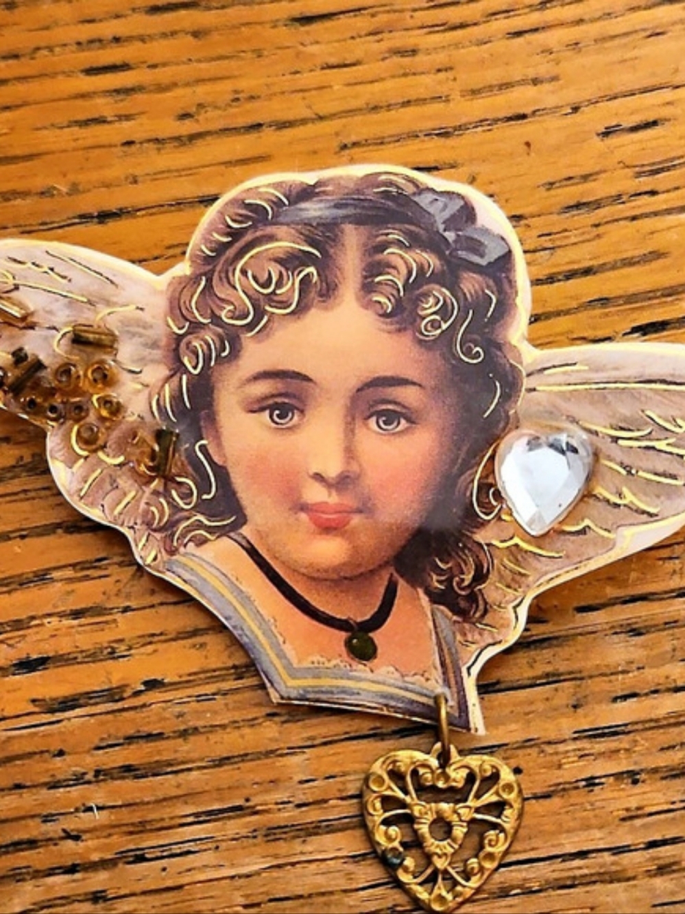 Bagatelle Angel brooch Gold with Heart Drop